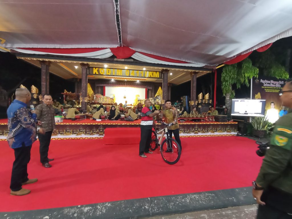 Semarak Peringatan HUT TNI ke-78, Kodim 0411/KM Gelar Wayang Kulit ...